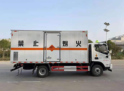 下谷坪土家族乡爆破器材运输车